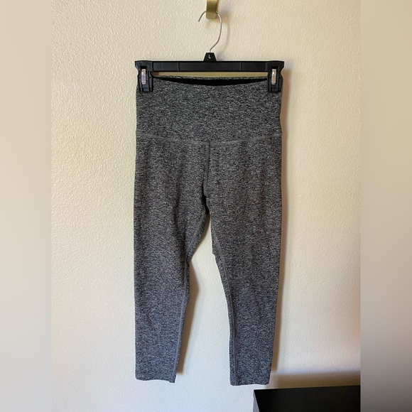 Beyond Yoga Women’s Space Dye Heathered Grey Leggings Size M Athletic Crop Tight - Picture 2 of 10